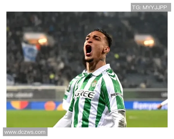 足球明星因强劲射门被誉为迫击炮引发球迷热议与关注 足球明星因强劲射门被誉为迫击炮引发球迷热议与关注