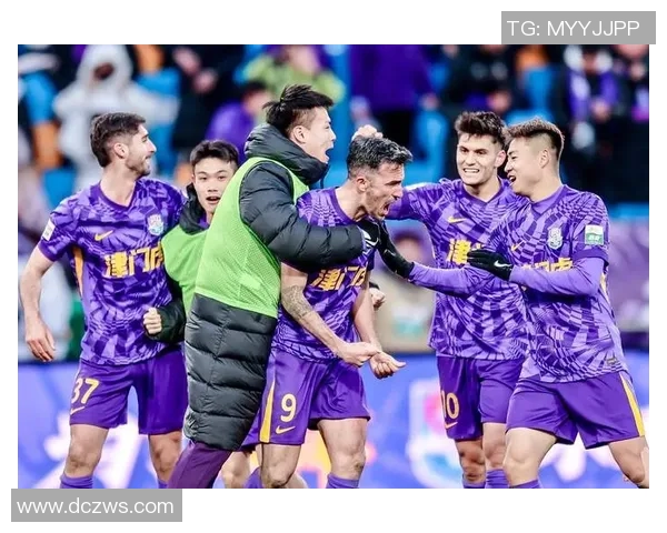 成都足球队在世界杯预选赛中以96分高居榜首展现强劲实力 成都足球队在世界杯预选赛中以96分高居榜首展现强劲实力